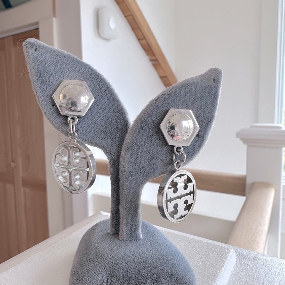 TORY BURCH - Silver hexagon Logo dangle earrings